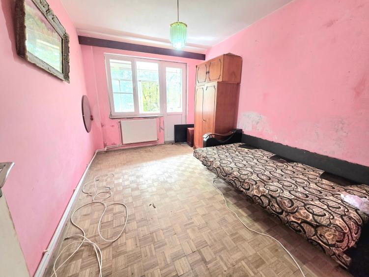 Apartament cu 4 camere semidecomandat în Hipodrom