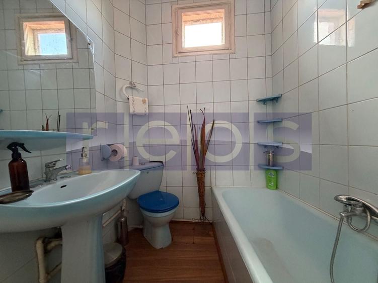 Apartament cu 5 camere semidecomandat în Calea Victoriei