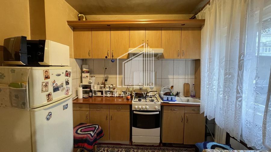 Apartament cu 4 camere semidecomandat, mobilat în Micro 15