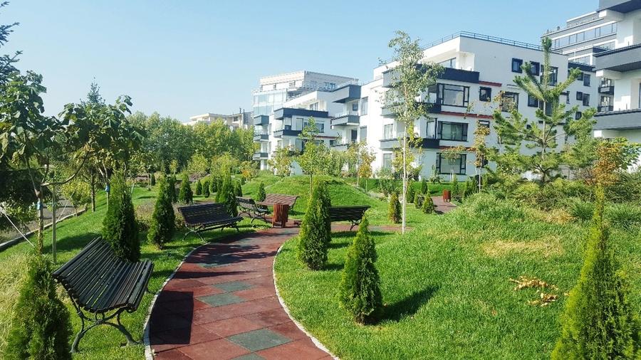 Apartament cu 4 camere decomandat în Barbu Văcărescu