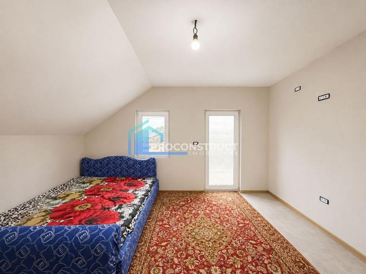 Casă individuală cu 5 camere cu Canalizare în Plopi