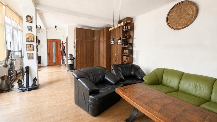Apartament cu 3 camere decomandat, mobilat în Armeneasca