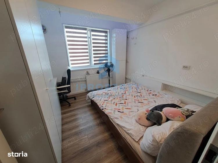 Apartament cu 3 camere decomandat în Roșu