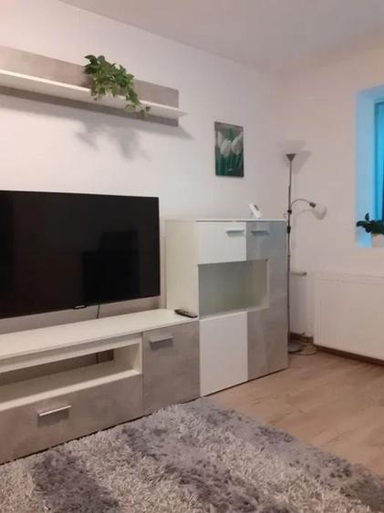Apartament cu 2 camere semidecomandat, mobilat în Spitalul Județean