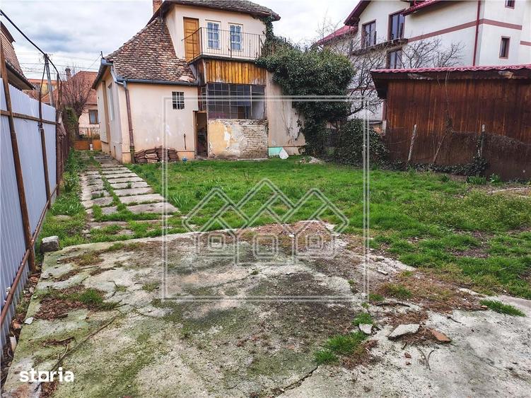 Casă cu 4 camere cu Canalizare în Trei Stejari