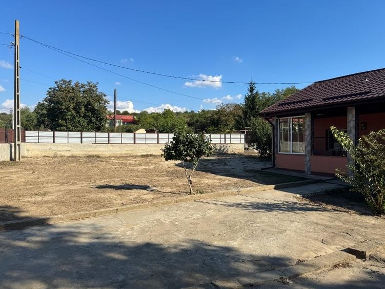 Casă individuală cu 3 camere cu Teren 1900 Mp în Topalu