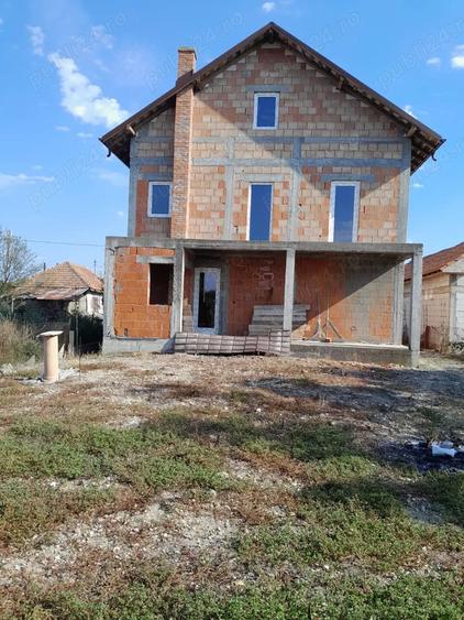 Casă cu 6 camere cu Teren 1144 Mp în Filiași