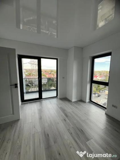 Apartament cu 7 camere decomandat în Nicolina