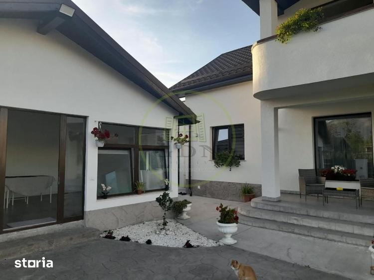 Casă cu 8 camere cu Teren 700 Mp în Ucea