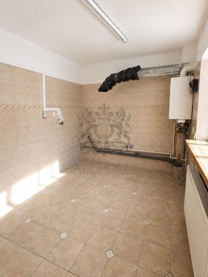 Casă individuală cu 7 camere cu Canalizare în Dorobanți