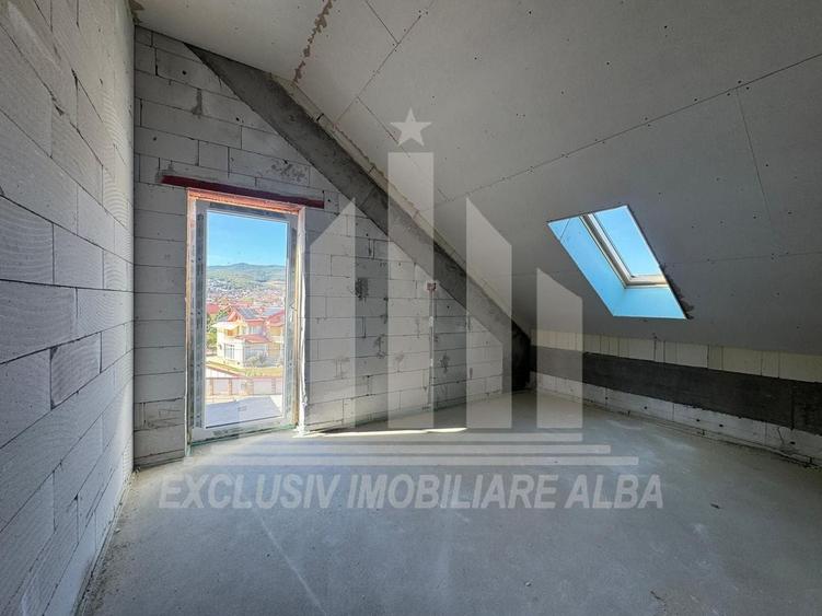 Apartament cu 3 camere decomandat în Cetate