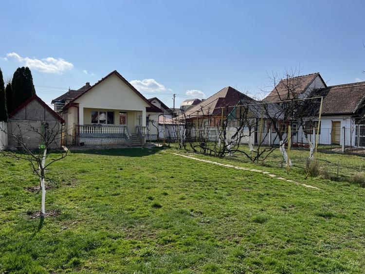 Casă individuală cu 3 camere cu Canalizare în Calea Poplăcii