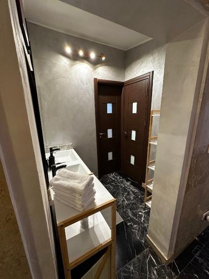 Apartament cu 5 camere decomandat, mobilat în Capitol