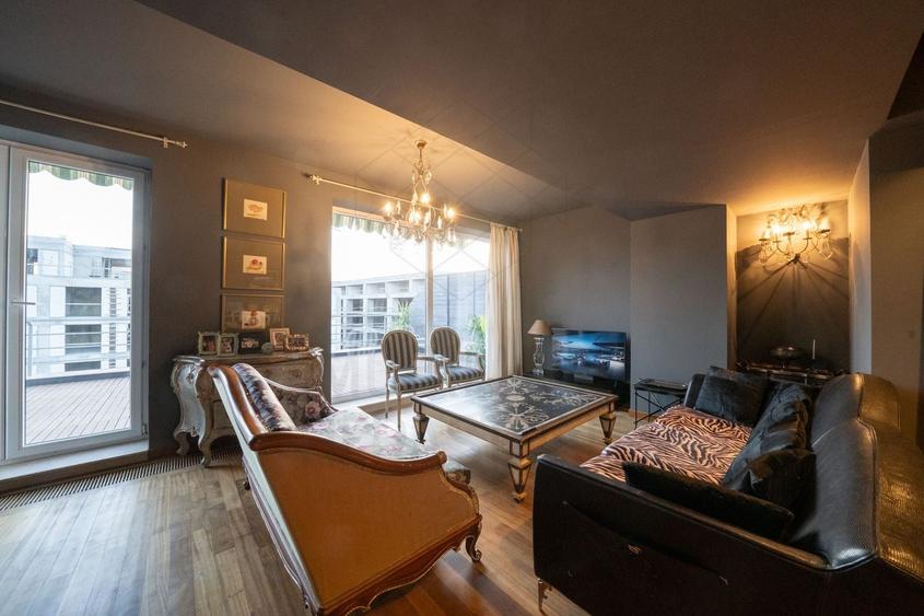 Penthouse cu 3 camere semidecomandat, mobilat în Herăstrău
