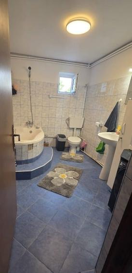 Casă individuală cu 4 camere cu Canalizare în Central