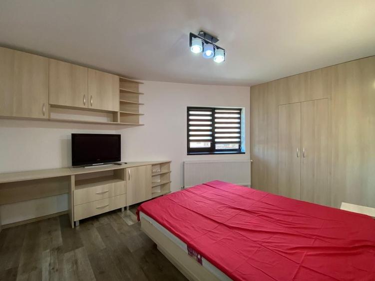 Apartament cu 3 camere decomandat, mobilat în Bună Ziua