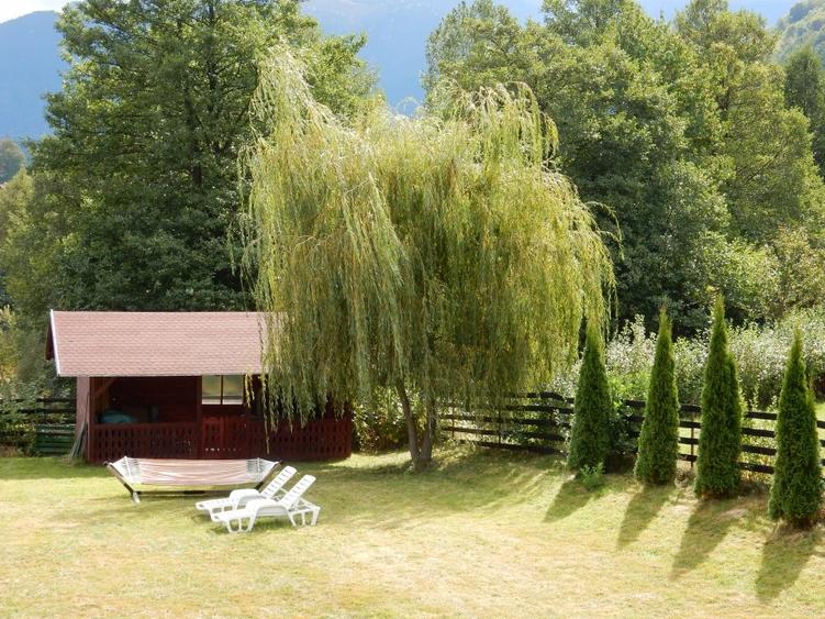 Casă individuală cu 12 camere cu Teren 2250 Mp în Bran