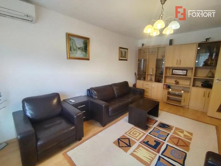 Apartament cu 4 camere decomandat în Soarelui