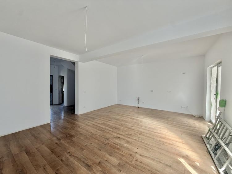 Duplex cu 4 camere cu Canalizare în Giroc