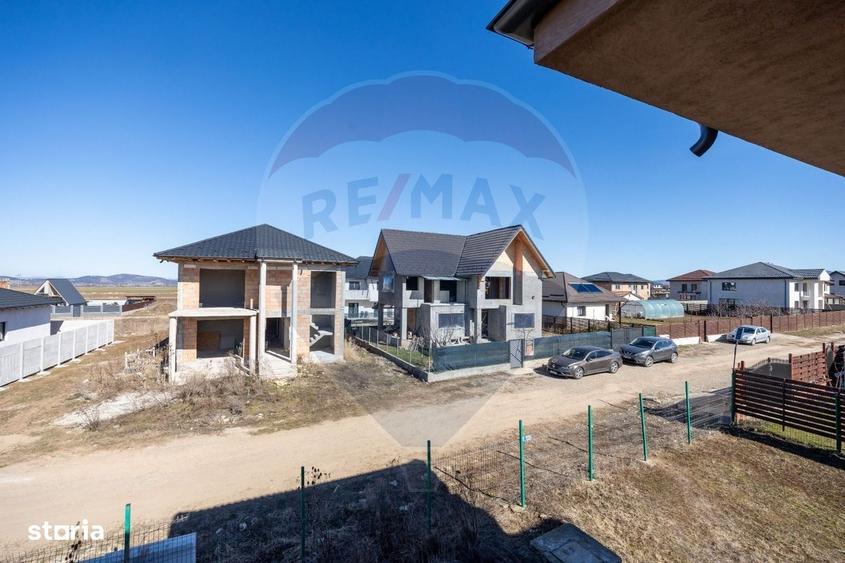 Casă cu 4 camere cu Teren 491 Mp în Noua