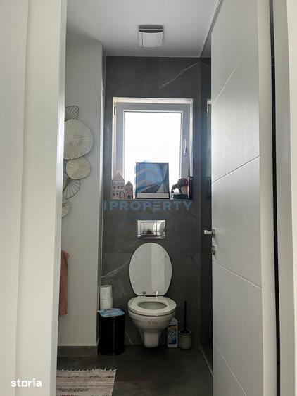 Apartament cu 2 camere semidecomandat, mobilat în Tei
