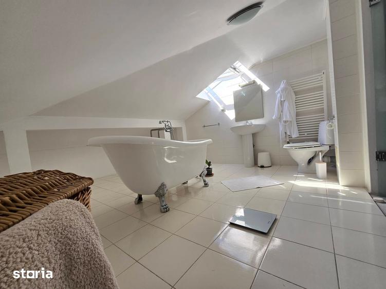 Apartament cu 4 camere decomandat în Dobroești