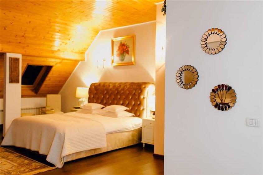 Casă cu 8 camere cu Teren 1200 Mp în Moroieni