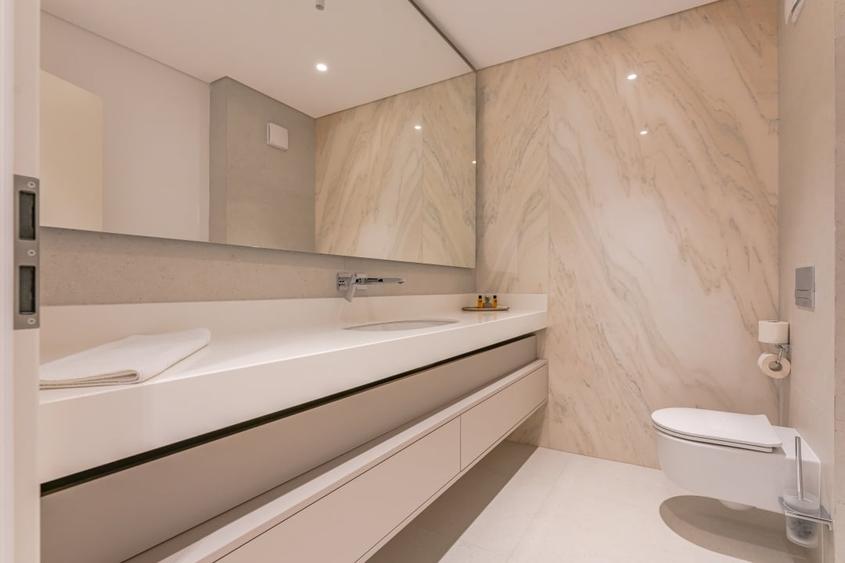 Apartament cu 4 camere decomandat, mobilat în Central