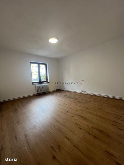 Casă cu 4 camere cu Teren 1300 Mp în Central