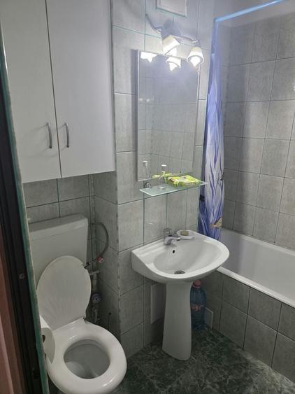 Apartament cu 4 camere decomandat în Exterior Vest