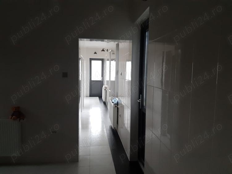 Casă cu 6 camere cu Teren 3500 Mp în Cireșu