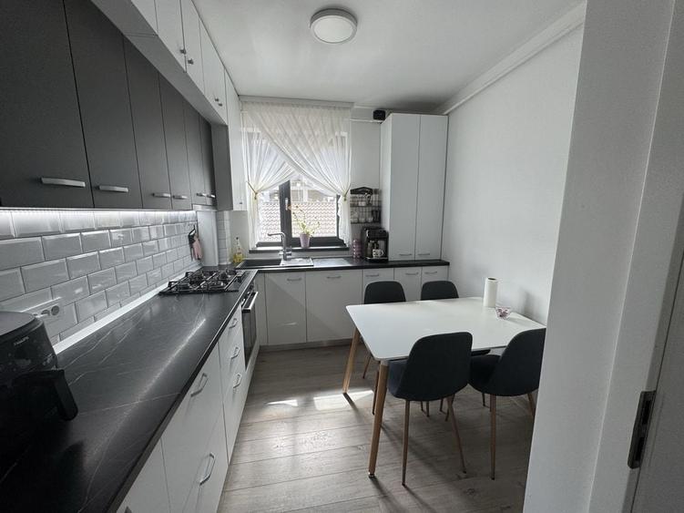 Apartament cu 3 camere decomandat în Traian