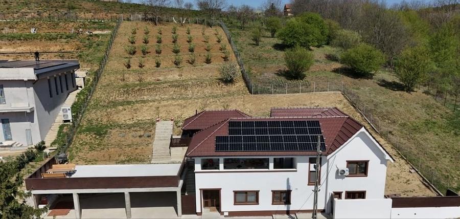 Casă cu 4 camere în Paleu