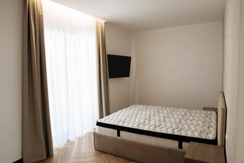 Apartament cu 3 camere decomandat, mobilat în Central
