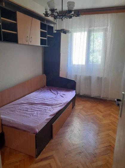 Apartament cu 3 camere nedecomandat în Șagului