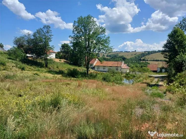 Teren de 4500 mp, în Brebu