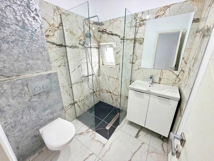 Duplex cu 3 camere cu Canalizare în Apărătorii Patriei