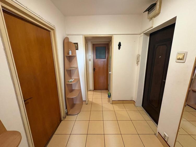 Apartament cu 2 camere decomandat în Titan