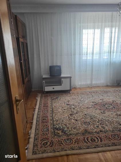 Apartament cu 3 camere, mobilat în Central