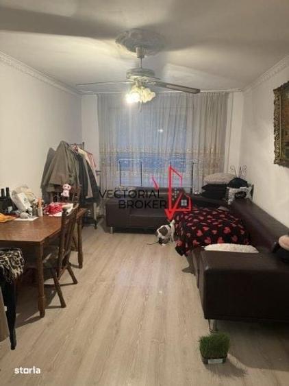 Apartament cu 3 camere semidecomandat în Dristor