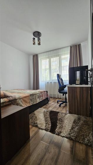 Apartament cu 3 camere semidecomandat în Central