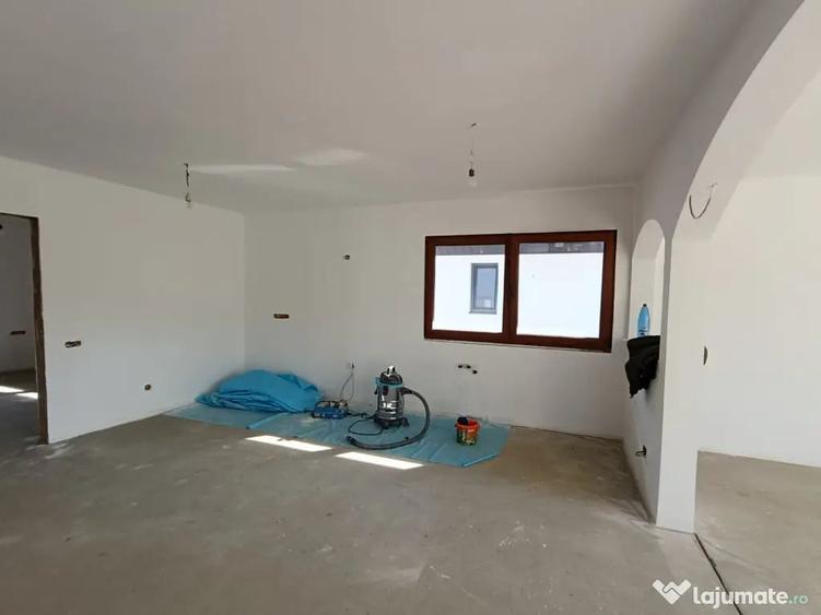 Casă cu 2 camere cu Teren 600 Mp în Tăuții-Măgherăuș
