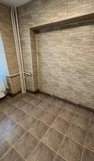 Apartament cu 3 camere decomandat, mobilat în Nicolina
