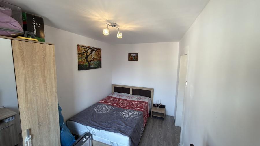 Apartament cu 3 camere semidecomandat, mobilat în Blaj