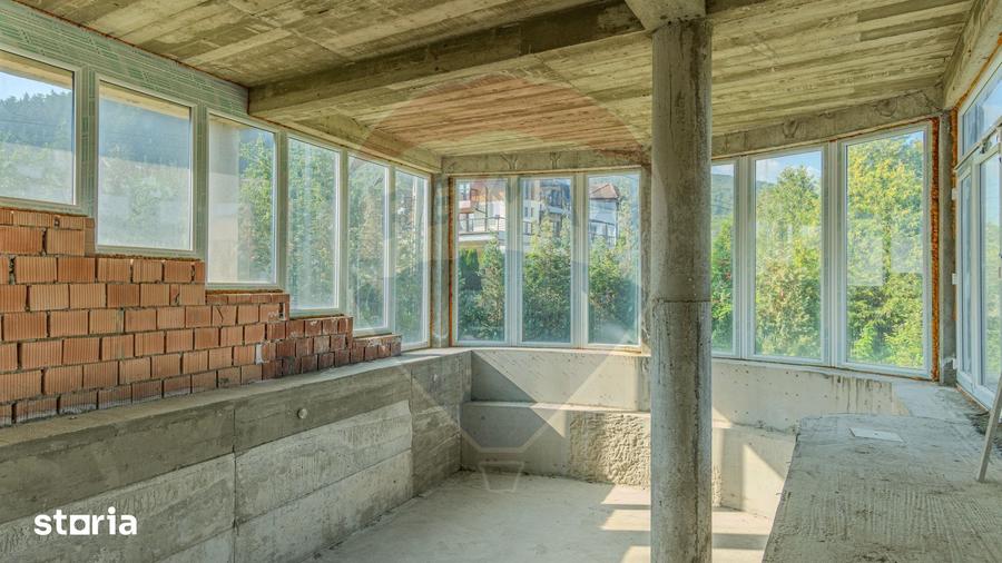 Casă cu Teren 1322 Mp în Bunloc
