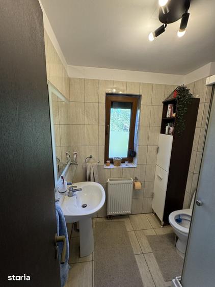 Casă cu 4 camere cu Teren 198 Mp în 1 Decembrie
