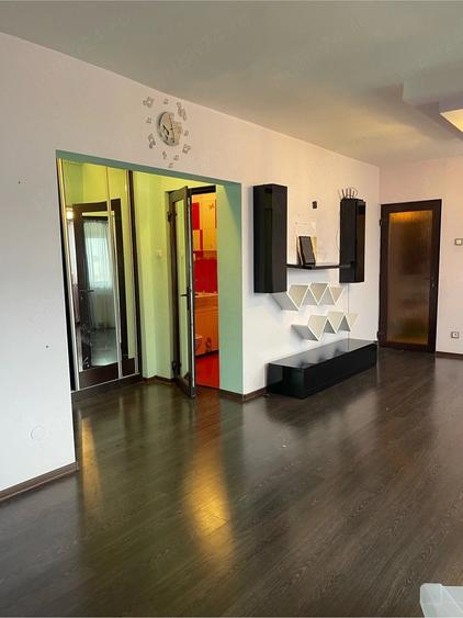 Apartament cu 3 camere semidecomandat în Turda