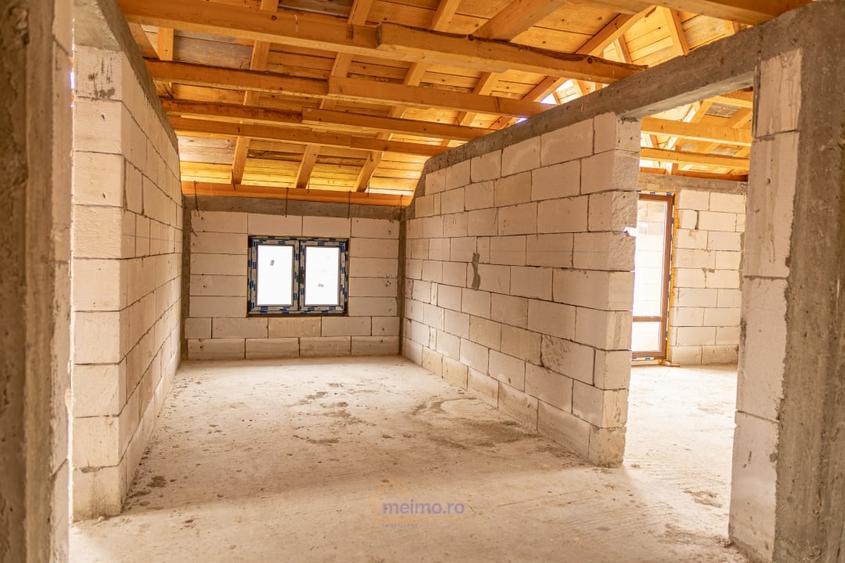 Casă individuală cu 5 camere cu Teren 1440 Mp în Cernu
