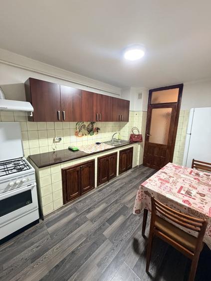 Apartament cu 4 camere decomandat, mobilat în 1 Mai