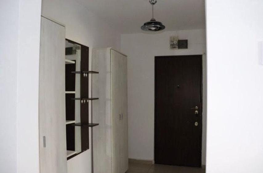 Apartament cu 3 camere semidecomandat, mobilat în Drumul Taberei